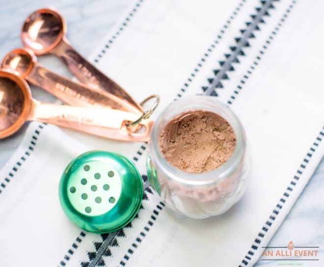 DIY Dry Shampoo in jar with shaker lid