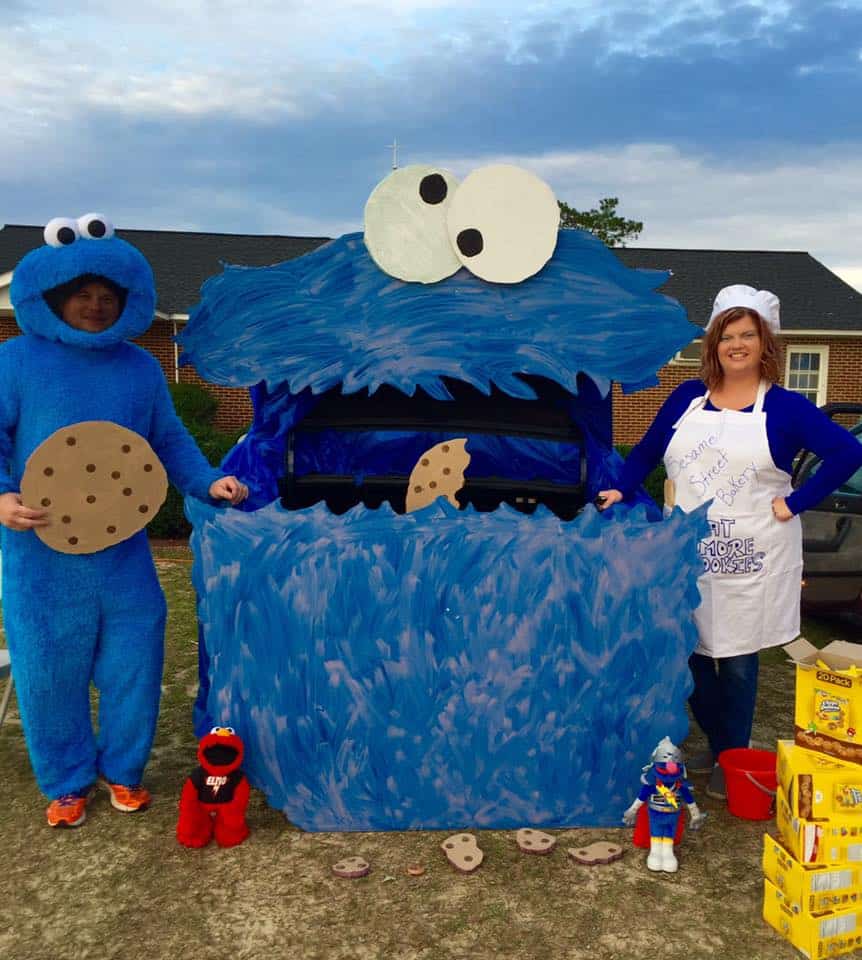 Cookie Monster trunk or treat.