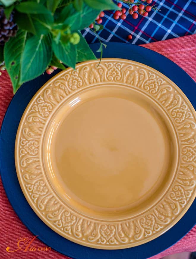 Cozy, Rustic Thanksgiving Table