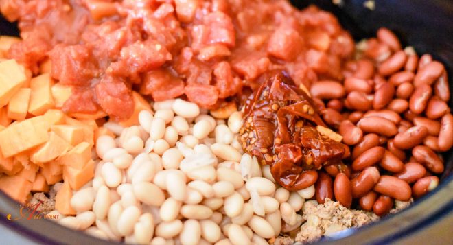 Ingredients to make chili 