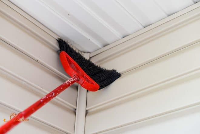 Spring Cleaning Tips - Get rid of cobwebs