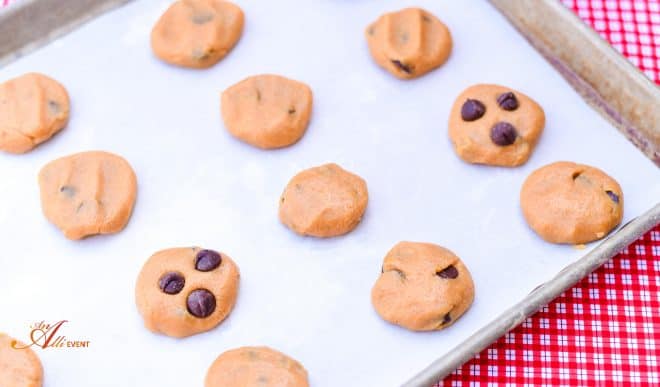 How to Make Chocolate Chip Peanut Butter Cookies