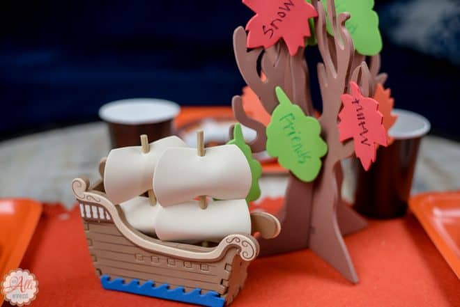 Adorable Thanksgiving Kids Table