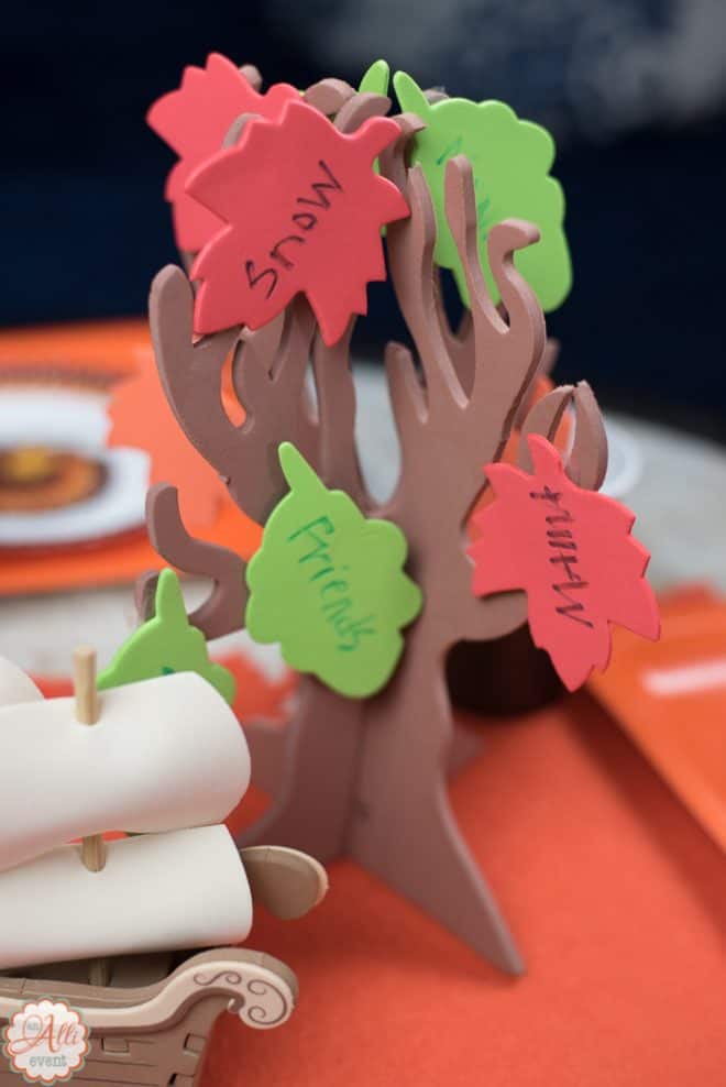 Adorable Thanksgiving Kids Table