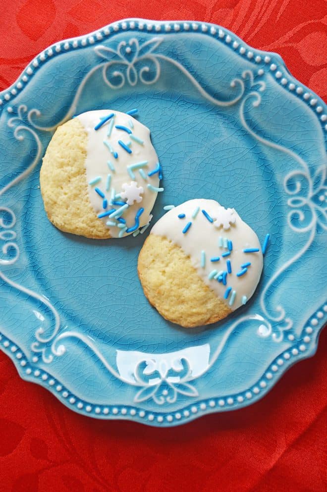 Snow Cookies are fun to make and to eat.
