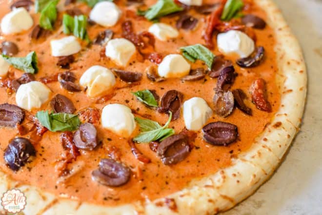 Sundried Tomato and Mozzarella Pizza