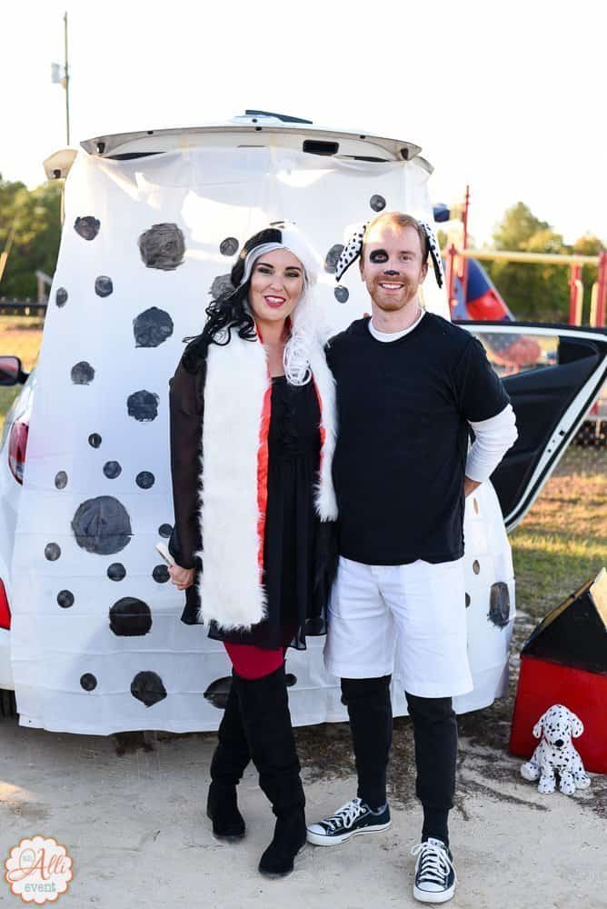 101 Dalmatians trunk or treat idea.