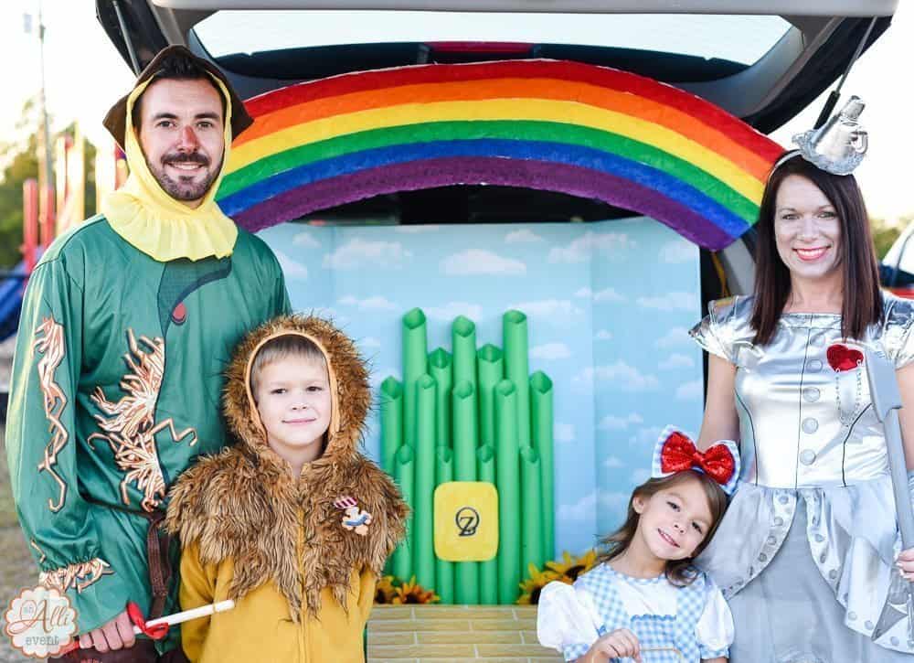 Wizard of Oz and family at their trunk display for Halloween.
