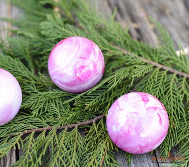 Pretty DIY Marbled Ornaments