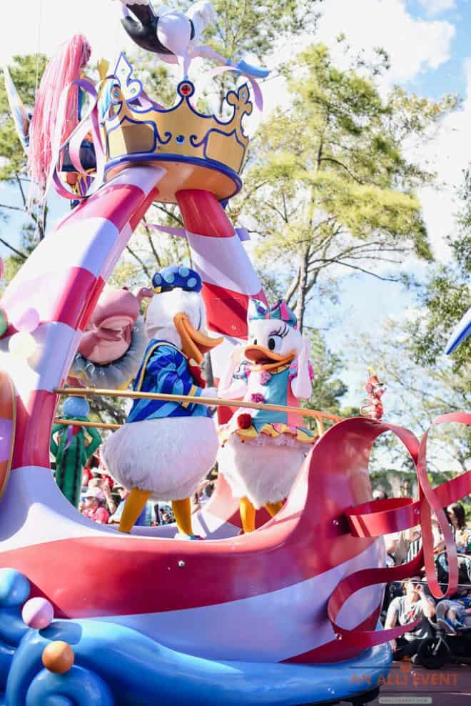 Donald Duck - Fantasy Parade at Disney World