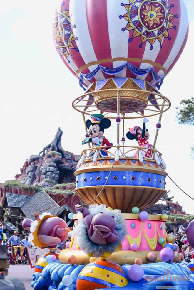 Mickey and Minnie Mouse - Walt Disney's Magic Kingdom