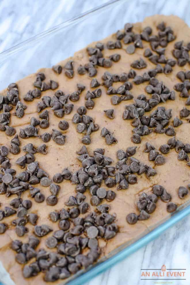 Sprinkle first layer with chocolate chips 