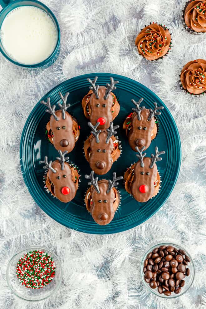 cupcakes with reindeer toppers