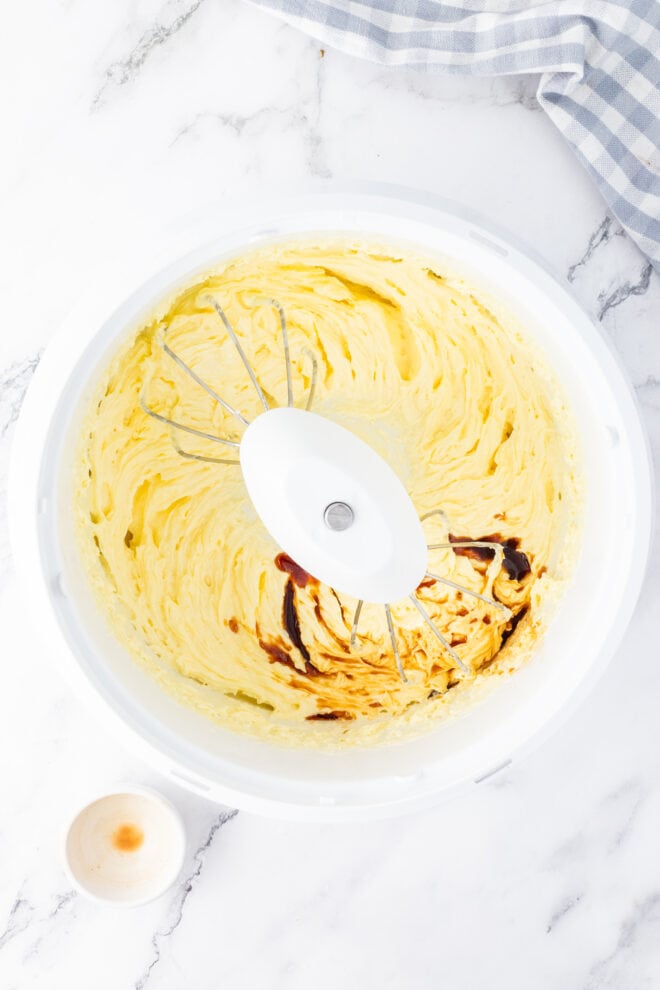 Adding vanilla extract to lemon cake batter